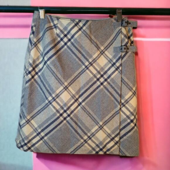 VTG Liz Claiborne Wool Blend Plaid Gray Wrap Skirt Buckle Sz 10 Y2K Preppy - Picture 1 of 6